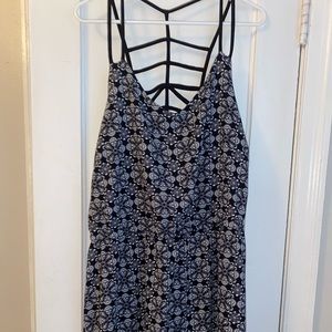 Cute patterned dress with detailed back